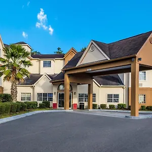 Red Roof Plus+ & Savannah - I-95 Hotel